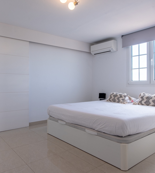 Resa estates Ibiza san Jose te koop villa main bedroom 7.jpg